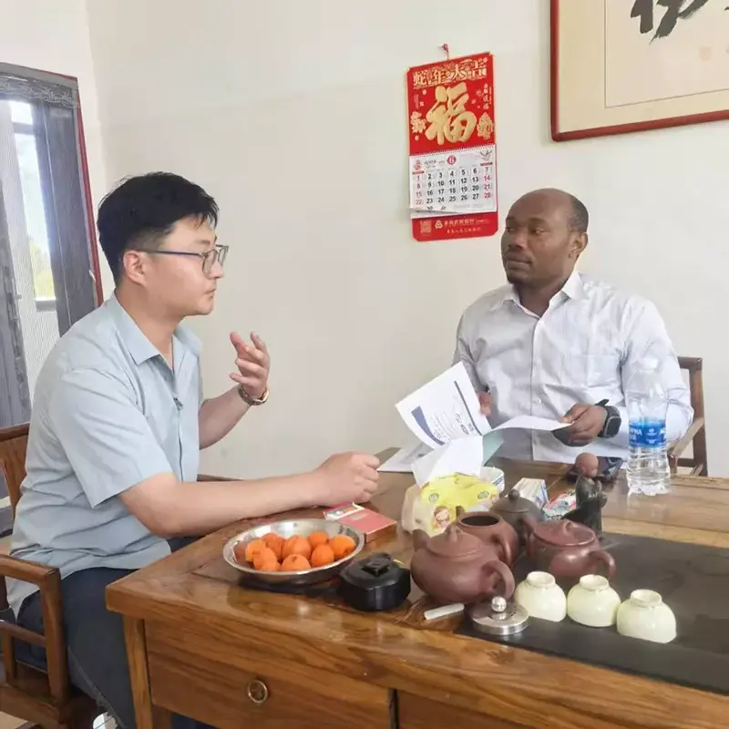 Afrikanske kunder besøkte Liweiyuan for å utvide det afrikanske stålstrukturmarkedet i fellesskap